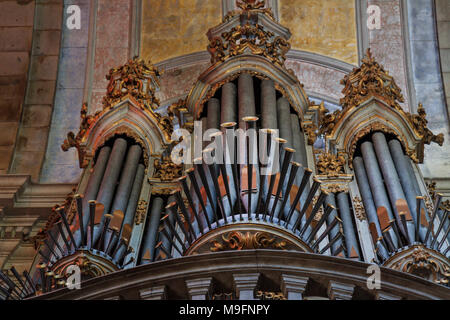 Organo nella Chiesa Cattolica , la religione e la musica Foto Stock