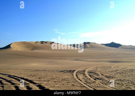 Le dune di sabbia nel deserto di Huacachina, Regione di Ica, Perù Foto Stock