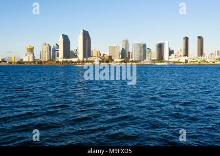 Lo skyline del centro cittadino di San Diego in California nel tardo pomeriggio. Foto Stock