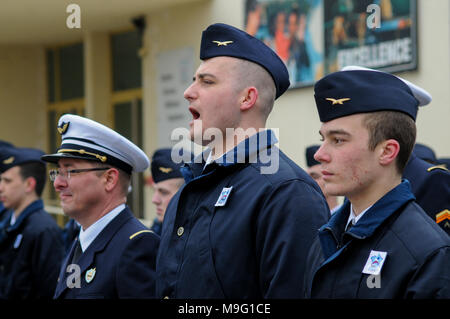 I giovani volontari per il servizio militare (CSMV) al distacco dell'aria 278 Base, in Amberieu en Bugey, Francia) Foto Stock