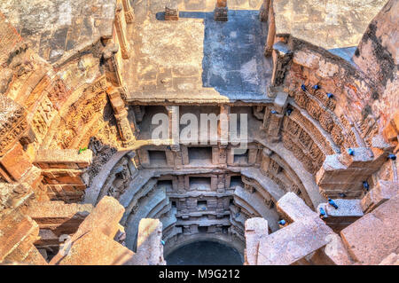 Rani Ki Vav, un intricate costruite stepwell in Patan. Un sito patrimonio mondiale dell'UNESCO in Gujarat, India Foto Stock