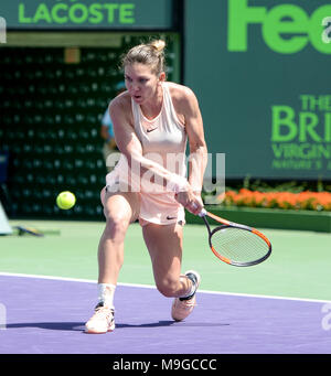 Miami, Key Biscayne, Florida, Stati Uniti d'America. 24 Mar, 2018. Agnieszka RADWANSKA (POL) sconfigge Simone Halep (ROU) da 3-6, 6-2, 6-3, al Miami aprire suonata in Crandon Park Tennis Center di Miami, Key Biscayne, Florida. © Karla Kinne/Tennisclix/CSM/Alamy Live News Foto Stock