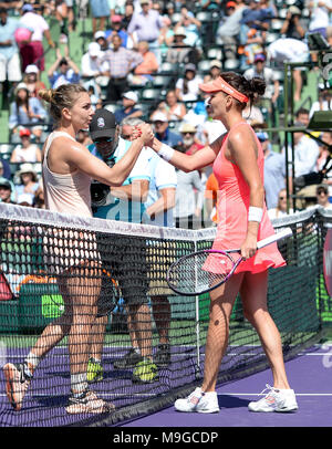 Miami, Key Biscayne, Florida, Stati Uniti d'America. 24 Mar, 2018. Agnieszka RADWANSKA (POL) sconfigge Simone Halep (ROU) da 3-6, 6-2, 6-3, al Miami aprire suonata in Crandon Park Tennis Center di Miami, Key Biscayne, Florida. © Karla Kinne/Tennisclix/CSM/Alamy Live News Foto Stock