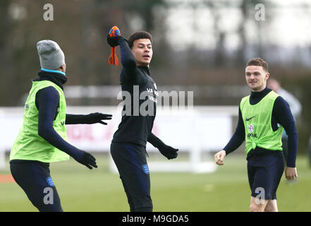 Londra, Regno Unito. 26 Mar, 2018. Il dele Alli durante il corso di formazione prima di Inghilterra amichevole contro l'Italia, a Tottenham Hotspur di massa di formazione il 26 marzo 2018 a Londra, Inghilterra. (Foto di Leila Coker/phcimages.com) Credit: Immagini di PHC/Alamy Live News Foto Stock