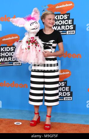 Inglewood, CA. 24 Mar, 2018. Petunia, darci Lynne agricoltore presso gli arrivi per Nickelodeon's 2018 Kids Choice Awards - Parte 2, il Forum, Inglewood CA, Marzo 24, 2018. Credito: Priscilla concedere/Everett raccolta/Alamy Live News Foto Stock