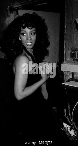 Donna Summer al Savoy Theatre di New York City. Gennaio 1983Credito: Walter McBride/MediaPunch Foto Stock