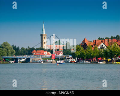 Lago Mikolajskie, townscape di Mikolajki. Masurian Distretto dei Laghi. Provincia Warmian-Masurian, Polonia. L'Europa. Foto Stock
