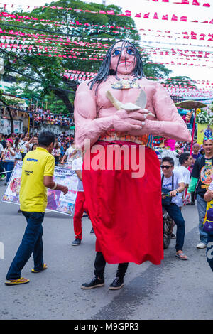 Cucciolo gigante al festival Sinulog a Cebu Filippine Foto Stock