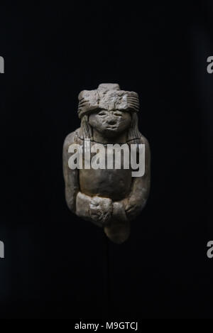 Peruviano Statuine di argilla dalla città sacra di Caray e Miraya . I guardiani del fuoco. Foto Stock