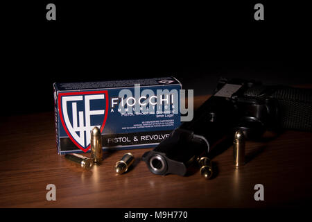Fiocchi di 9mm munizioni per pistola Foto Stock