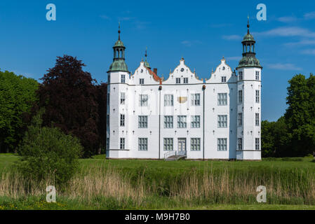 Castello rinascimentale di Ahrensburg, Ahrensburg, oggi un museo und sito di eventi, contea di Storman, Schleswig-Holstein, Germania, Europa Foto Stock