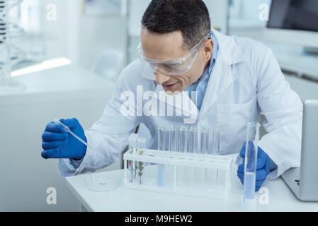 Ricercatore confermato in un laboratorio Foto Stock