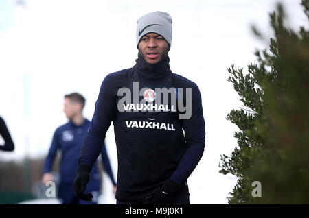 L'Inghilterra del Raheem Sterling durante una sessione di formazione a Enfield Allenamento, Londra. Foto Stock