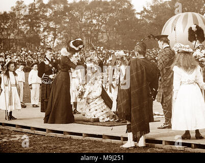 Il coronamento dell'May Queen, Leyland, Lancashire nel 1900 Foto Stock