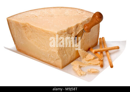 Pezzo di formaggio Parmigiano con coltello Foto Stock