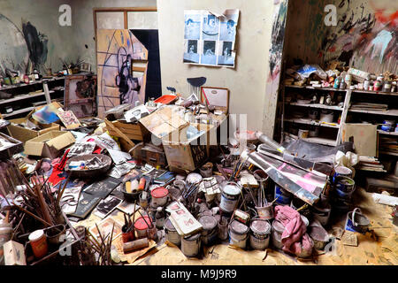 Francis Bacon Studio - ricostruito lo studio del pittore Francis Bacon, Dublin City Gallery la Hugh Lane, Dublin, Irlanda Foto Stock