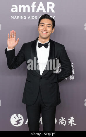 Hong Kong, Hong Kong, Cina. 26 Mar, 2018. HONG KONG, HONG KONG, CINA:26 marzo 2018. Tappeto rosso all'amfAR gala di beneficenza di Hong Kong. Choi Siwon Credito: Jayne Russell/ZUMA filo/Alamy Live News Foto Stock