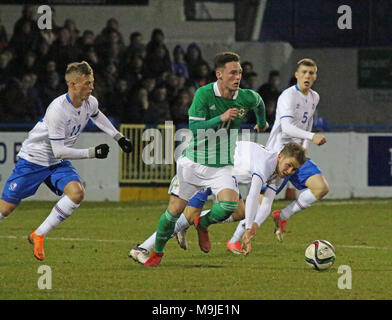 Coleraine Showgrounds, Coleraine, Irlanda del Nord Regno Unito. Il 26 marzo 2018. Calcio internazionale - 2019 UEFA Under 21 Qualificatore del campionato - Gruppo 2 - Irlanda del Nord / Islanda. La Giordania Thompson si rompe in avanti per l'Irlanda del Nord. Credito: David Hunter/Alamy Live News. Foto Stock