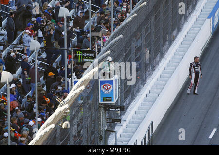 Martinsville, Virginia, Stati Uniti d'America. 26 Mar, 2018. Marzo 26, 2018 - Martinsville, Virginia, Stati Uniti d'America: Clint Bowyer (14) festeggia dopo aver vinto il STP 500 a Martinsville Speedway in Martinsville, Virginia. Credito: Chris Owens Asp Inc/ASP/ZUMA filo/Alamy Live News Foto Stock