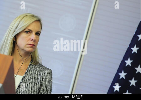 Città del Messico. 26 Mar, 2018. Stati Uniti Segretario di Homeland Security Kirstjen Nielsen nel corso di una conferenza stampa, lei parla di migrazione e di sicurezza Messico- Stati Uniti come parte della sua visita di lavoro in Messico al Ministero degli Affari Esteri il 26 marzo 2018 a Città del Messico il credito: Carlos Tischler SOPA/images/ZUMA filo/Alamy Live News Foto Stock