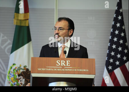 Città del Messico. 26 Mar, 2018. Segretario per gli Affari Esteri Luis Videgaray durante una conferenza stampa offre come parte di Kirstjen Nielsen visita di lavoro in Messico, egli parla di migrazione e di sicurezza Messico- U.S presso il Ministero degli Affari Esteri il 26 marzo 2018 a Città del Messico il credito: Carlos Tischler SOPA/images/ZUMA filo/Alamy Live News Foto Stock