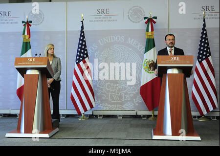 Città del Messico. 26 Mar, 2018. Segretario per gli Affari Esteri Luis Videgaray durante una conferenza stampa offre come parte di Kirstjen Nielsen visita di lavoro in Messico, egli parla di migrazione e di sicurezza Messico- U.S presso il Ministero degli Affari Esteri il 26 marzo 2018 a Città del Messico il credito: Carlos Tischler SOPA/images/ZUMA filo/Alamy Live News Foto Stock