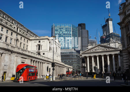 Banca di Inghilterra e Londra Exchange in Threadneedle Street a Londra, Regno Unito Foto Stock