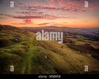 Vista aerea del tramonto sul Brecon Beacons Montagne Foto Stock