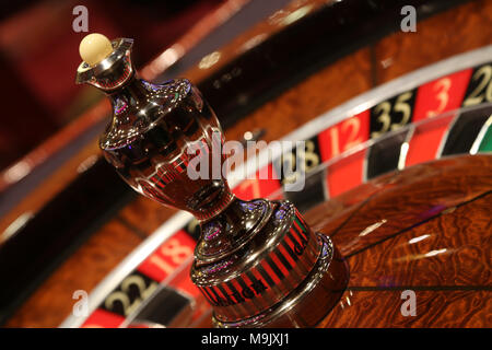 Roulette statico nel casinò. Foto Stock
