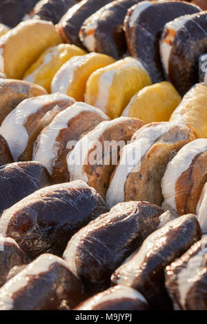 Torte Whoppie sul display a una vendita di fango, Amish country, Lancaster County, Pennsylvania, STATI UNITI D'AMERICA Foto Stock