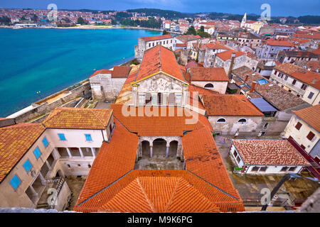 Basilica Eufrasiana e città di Parenzo vista aerea, sito patrimonio mondiale dell'UNESCO in Istria, Croazia Foto Stock