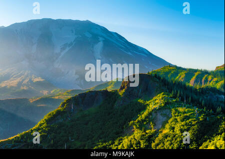 Versante occidentale del Mt. Sant Helens un bagliore di mattina presto la luce. Foto Stock