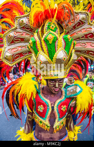 ILOILO , Filippine - Jan 28 : partecipante al Festival di Dinagyang in Iloilo philippines il 28 gennaio 2018. Il Dinagyang è religioso e cultura Foto Stock