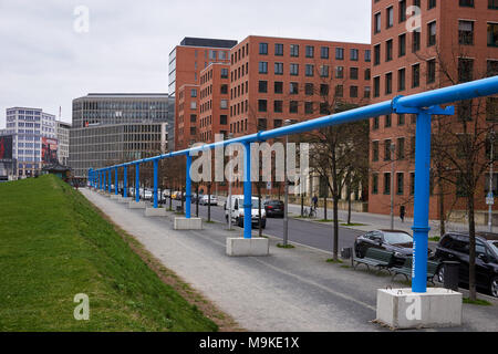 Berlino, Germania - Aprile 3, 2017: edifici di uffici vicino a Potsdamer Platz di Berlino Foto Stock