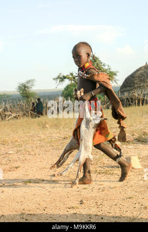 Giovani Hamer Tribe boy fotografato in Omo River Valley, Etiopia, Africa Foto Stock