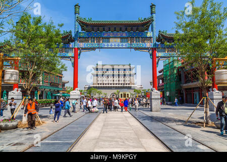 Zhengyang Jianlou Gate, Qianmen Street, Pechino, Cina Foto Stock