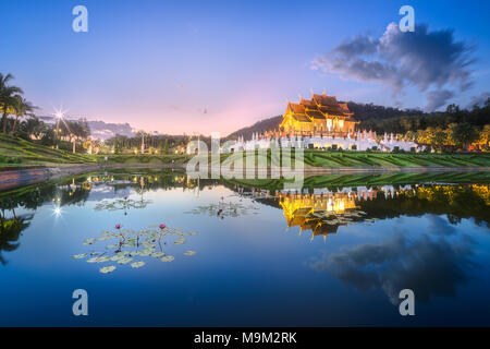 Royal Ratchaphruek Flora Park al tramonto di Chiang Mai Foto Stock