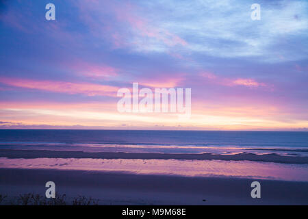 Un inverni a sunrise Lunan Bay vicino a Montrose Scozia Angus. Foto Stock