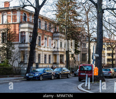 Berlino-schöneberg. Sponholzstrasse street view. Storica Vecchia tradizionali edifici di appartamenti nella zona suburbana di strada Foto Stock