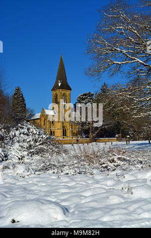 La Chiesa di San Pietro, Southborough, Kent nella neve Foto Stock