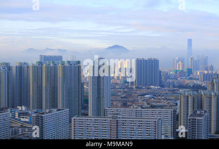 Foggy cityscape di hong kong
