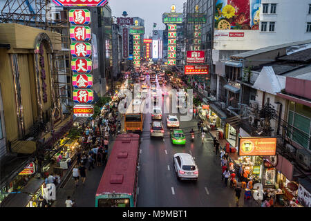 Yaowarat Road a Chinatown, Bangkok, Thailandia, Marzo 27, 2018. Foto Stock