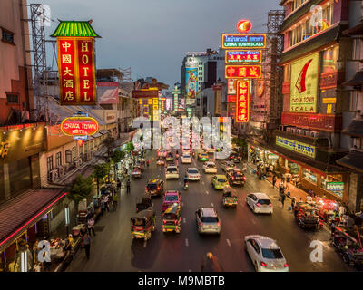 Yaowarat Road a Chinatown, Bangkok, Thailandia, Marzo 27, 2018. Foto Stock