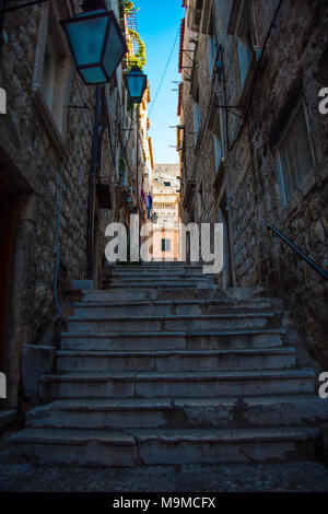 Vicolo storico strada gradinata nella Città Vecchia di Dubrovnik Foto Stock