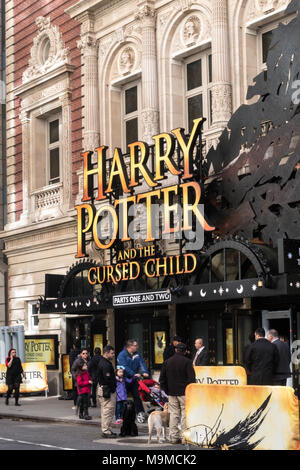 "Harry Potter e il maledetto bambino' Marquee presso il teatro lirico in Times Square a New York City, Stati Uniti d'America Foto Stock