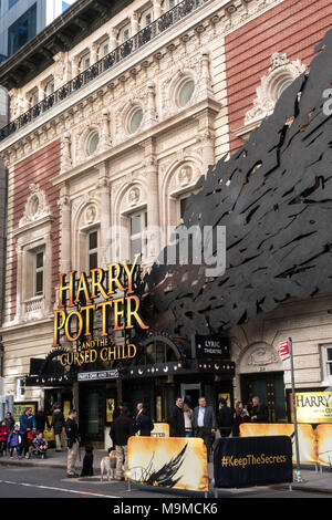 "Harry Potter e il maledetto bambino' Marquee presso il teatro lirico in Times Square a New York City, Stati Uniti d'America Foto Stock