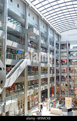 ODESSA, Ucraina - 21 luglio 2012: il famoso centro commerciale per lo shopping - Afina Trade Center, Odessa, Ucraina Foto Stock