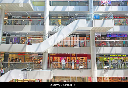 ODESSA, Ucraina - 21 luglio 2012: il famoso centro commerciale per lo shopping - Afina Trade Center, Odessa, Ucraina Foto Stock