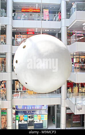 ODESSA, Ucraina - 21 luglio 2012: il famoso centro commerciale per lo shopping - Afina Trade Center, Odessa, Ucraina Foto Stock