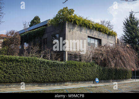 Un edificio moderno nel quartiere Crocetta a Torino Foto Stock